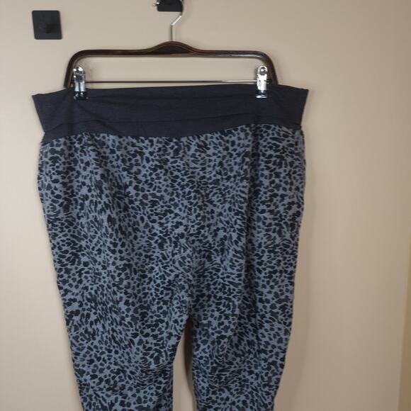 Old Navy Maternity Rollover-Waist Vintage Jogger Sweatpants in Gray Size L - Picture 6 of 10